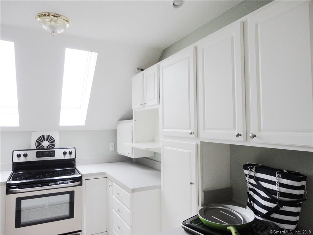 9 Pasco Dr #b - Photo 3 of 8