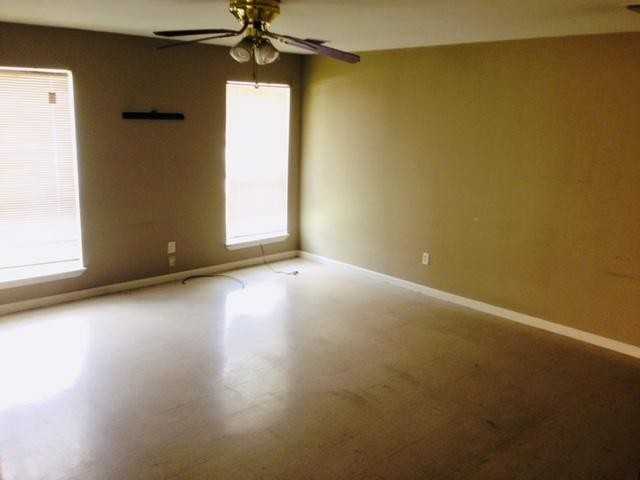 421 Tiffany St - Photo 2 of 7