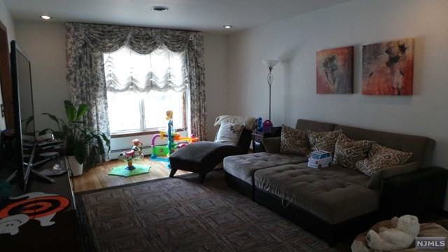 683 Blue Hill Rd - Photo 2 of 23