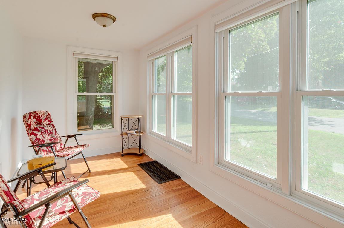 1014 Farrell Ave - Photo 2 of 12
