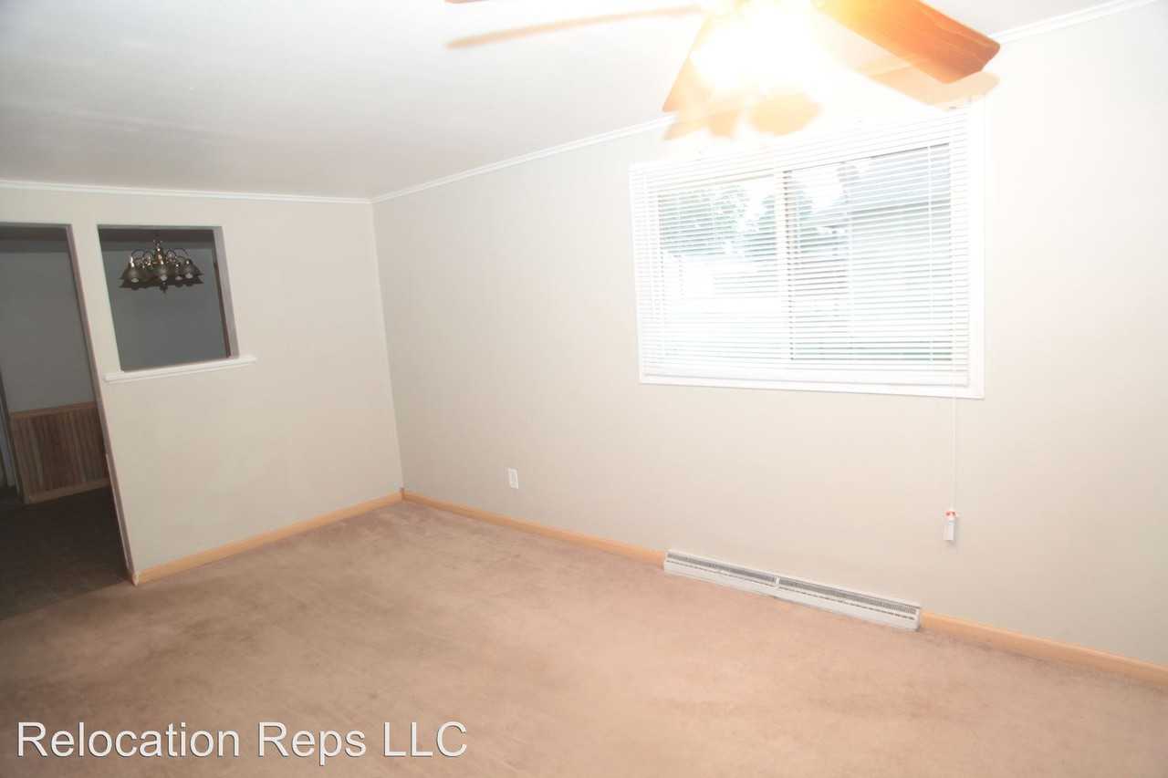 618 4th St - Photo 3 of 14