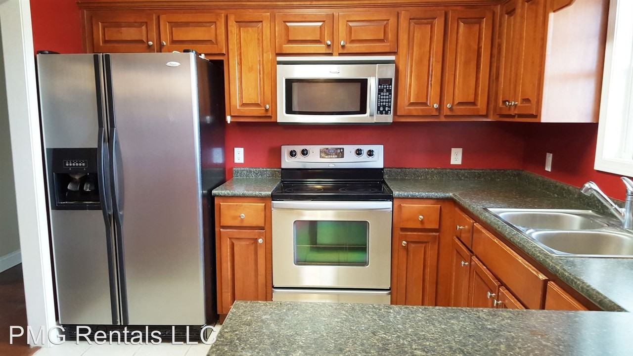 319 W Leyland Ct - Photo 2 of 33