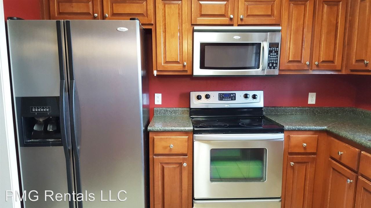 319 W Leyland Ct - Photo 3 of 33