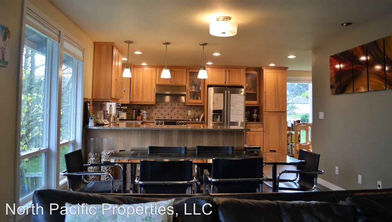 4020 174th Ct NE - Photo 3 of 13