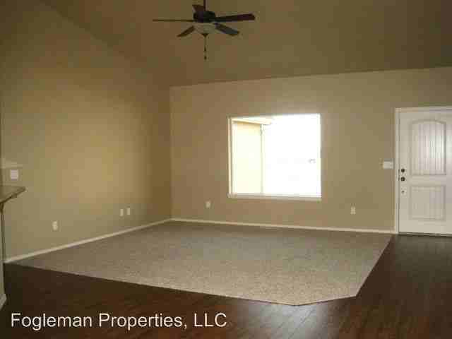 1730 NE Cinder Loop - Photo 2 of 10