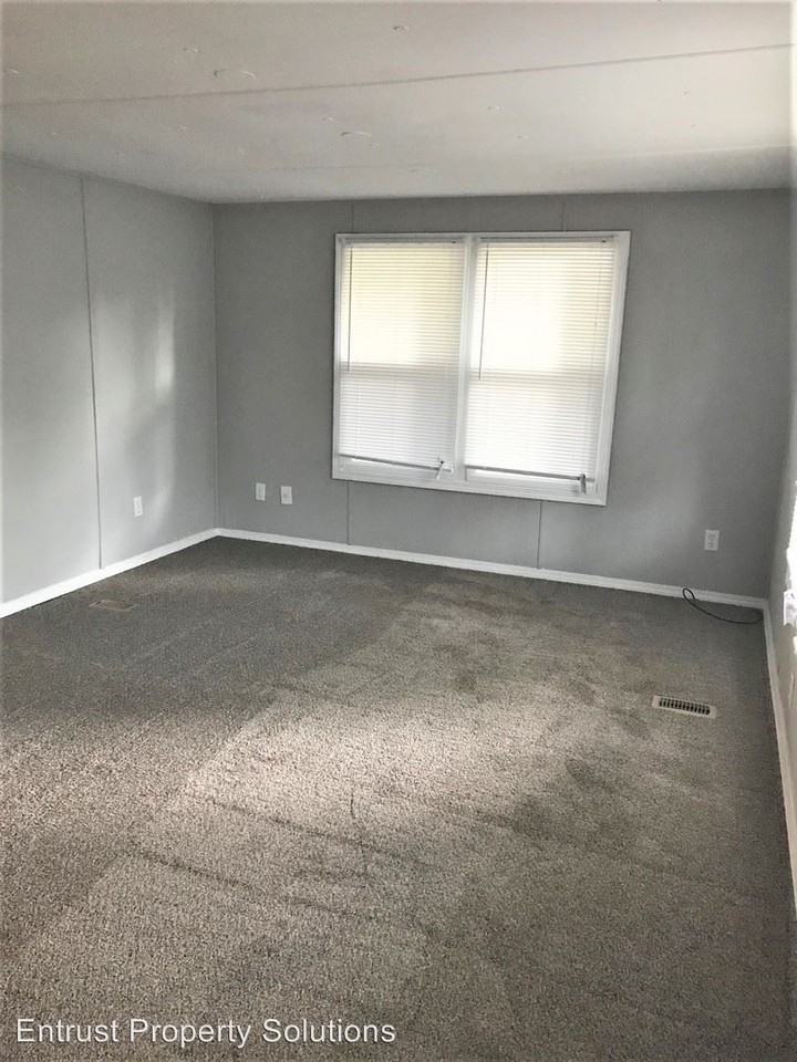 321 N Perryman Ave - Photo 3 of 9