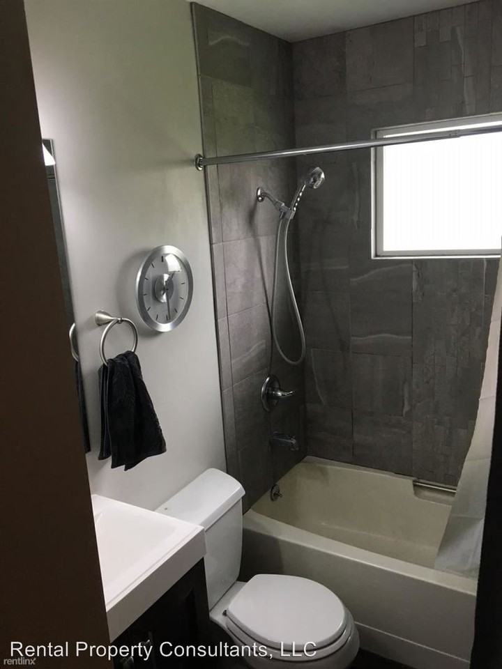 3896 Lee St - Photo 2 of 9