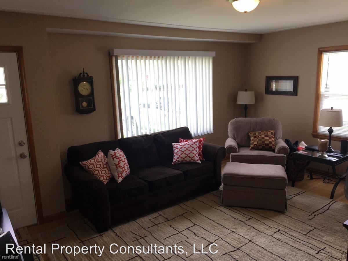 3896 Lee St - Photo 3 of 9