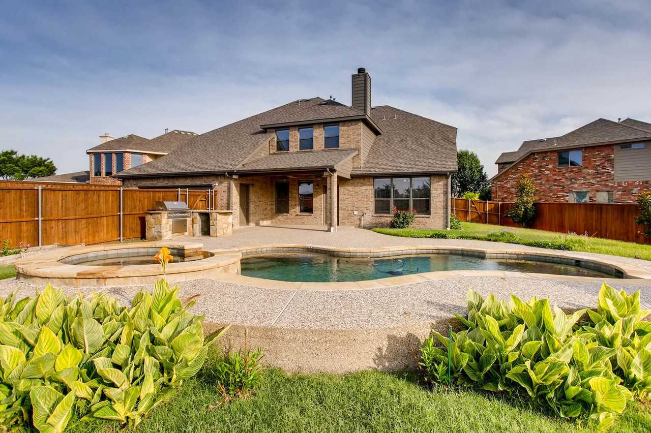 1726 Whispering Glen - Photo 2 of 17