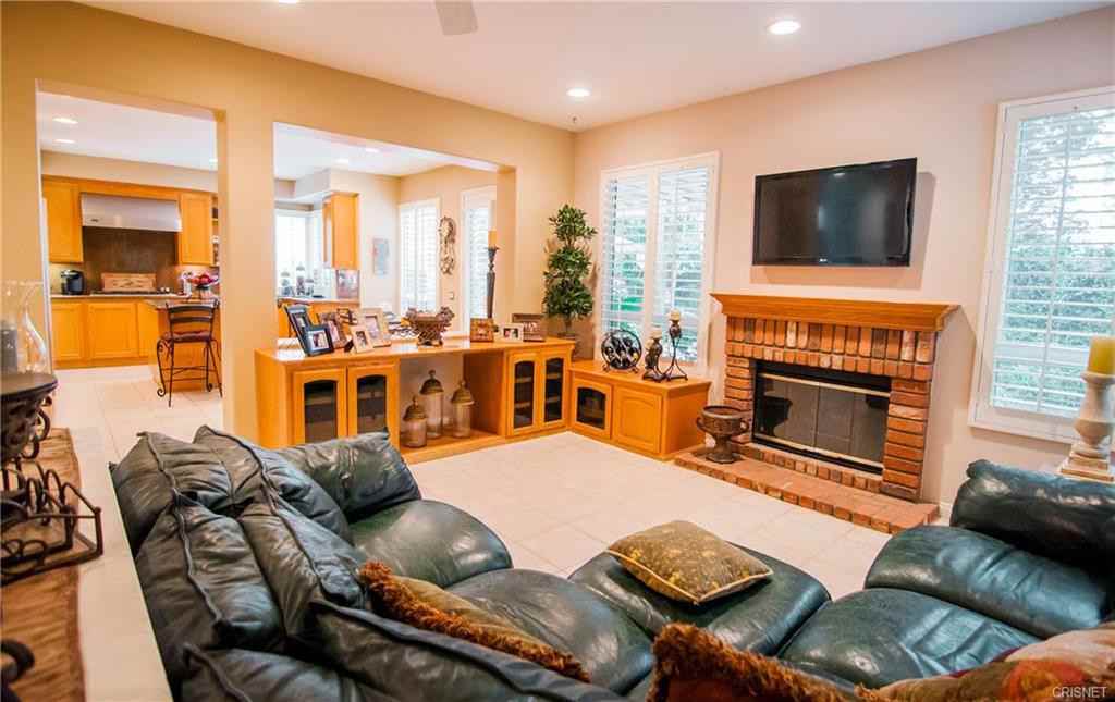 4052 Wellington Pkwy - Photo 3 of 15