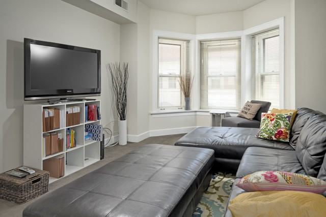 642 N Dearborn St #4 - Photo 3 of 10