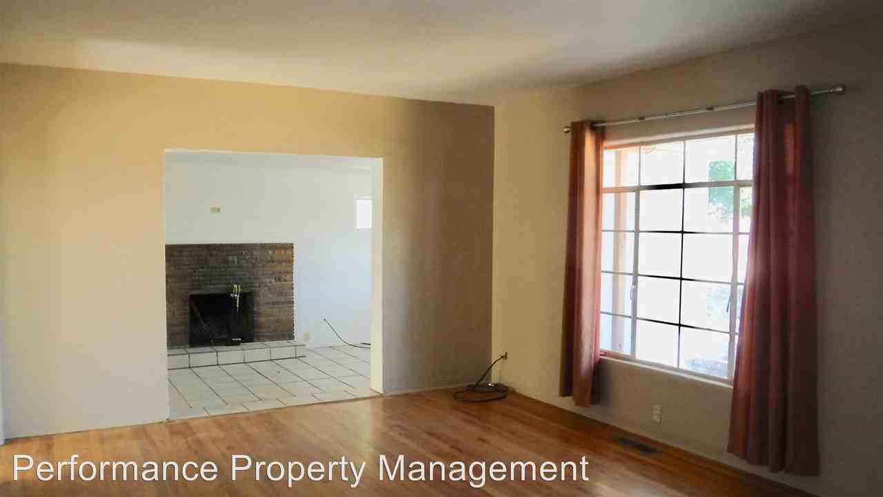 2738 Manzano St NE - Photo 3 of 10