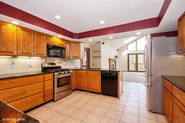 9S165 S Madison St - Photo 3 of 15