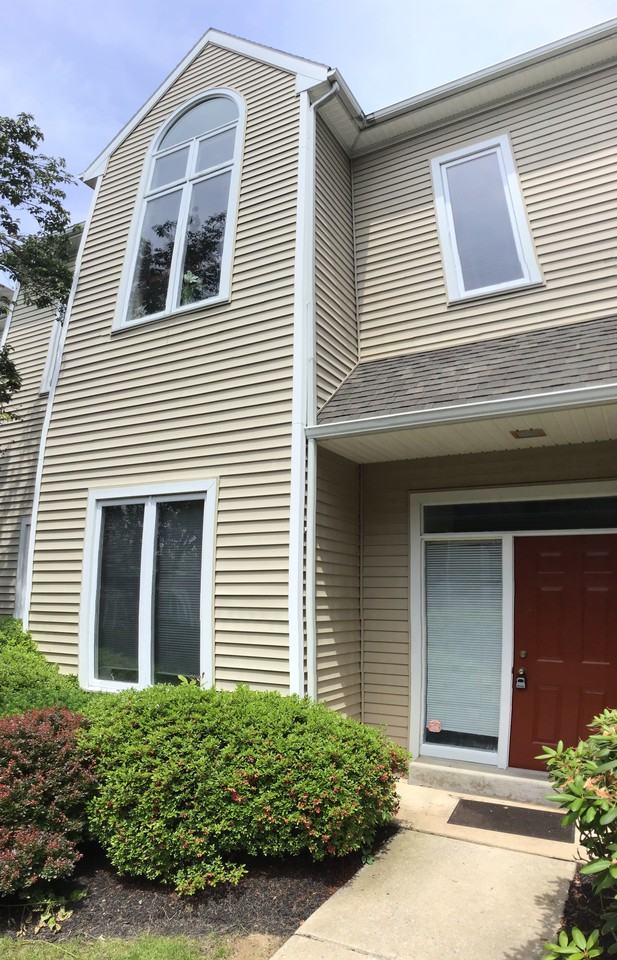 139 Commons Ct - Photo 3 of 11