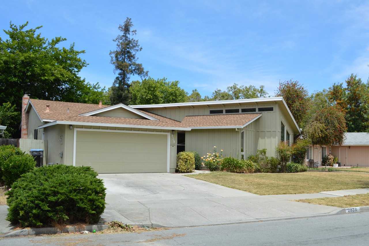 2839 Babe Ruth Dr - Photo 2 of 17