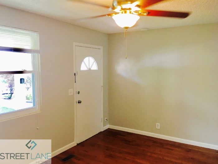 109 Regiment Ct - Photo 3 of 14