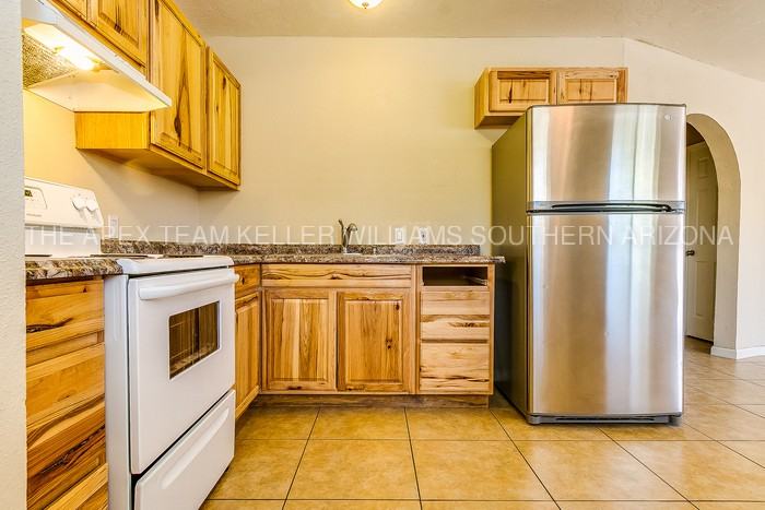 257 N Silverbell Rd - Photo 2 of 21