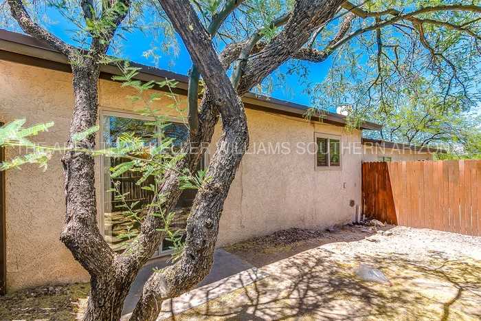 257 N Silverbell Rd - Photo 3 of 21