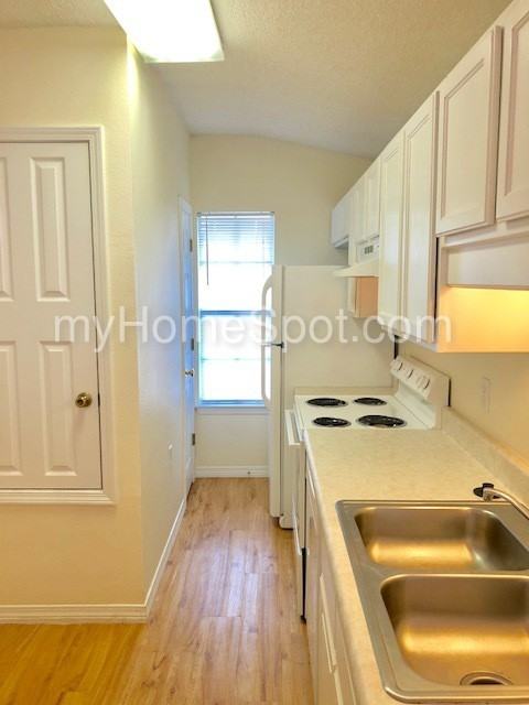 9704 Cobblebrook Dr - Photo 2 of 13