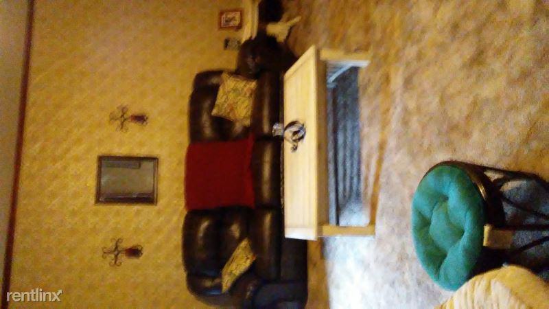 308 N Trinity St - Photo 2 of 11