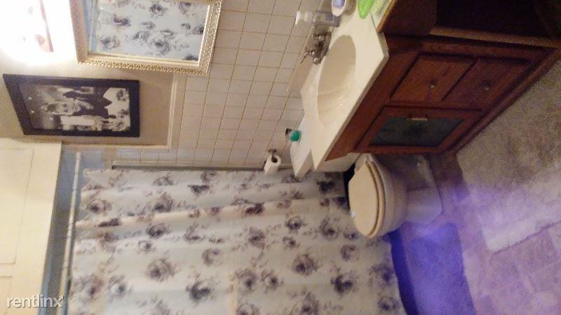 308 N Trinity St - Photo 3 of 11