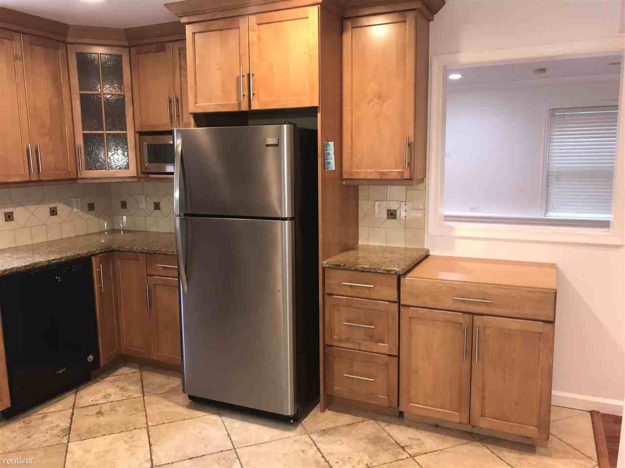 55 Newman Ave - Photo 3 of 10