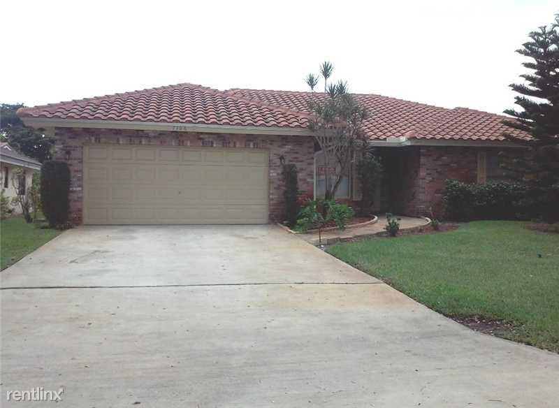 7214 NW 42nd St - Photo 2 of 6