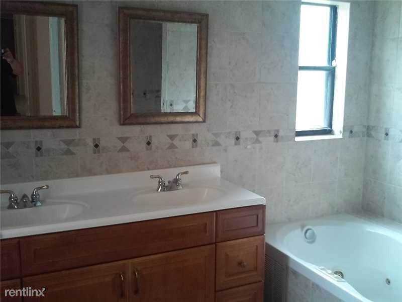 7214 NW 42nd St - Photo 3 of 6