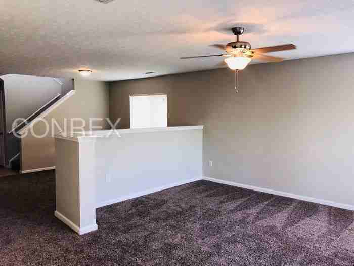 1002 Greenob Dr - Photo 3 of 10