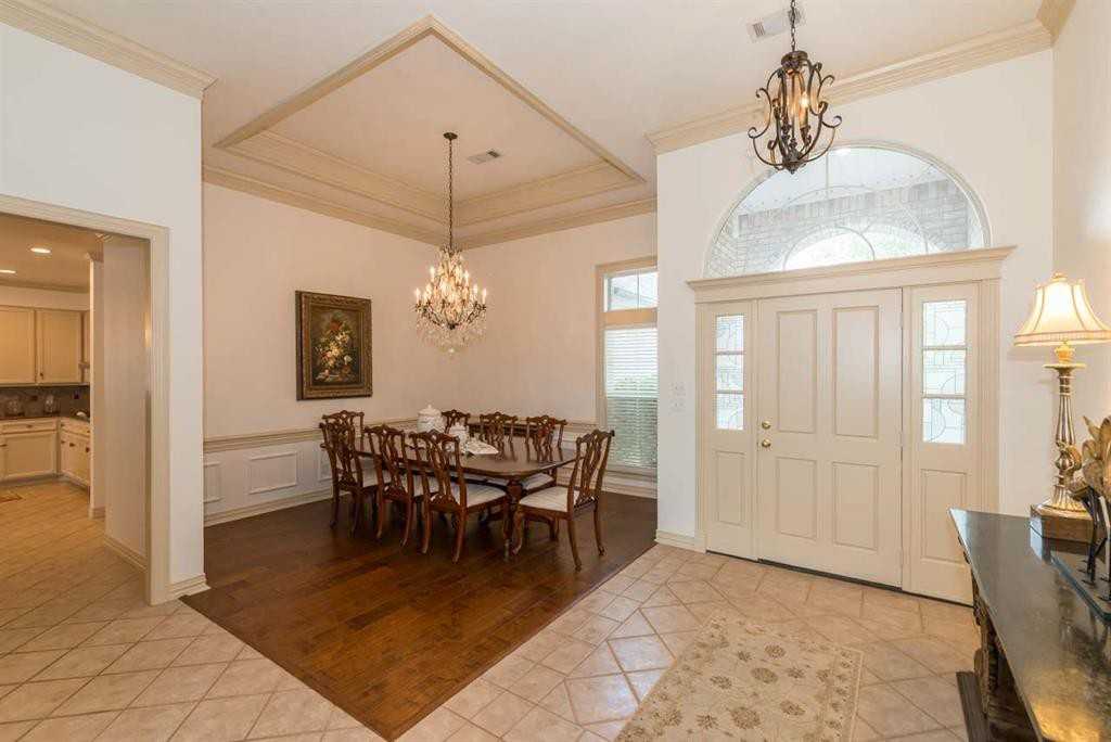 6025 Barrington Ave - Photo 2 of 25