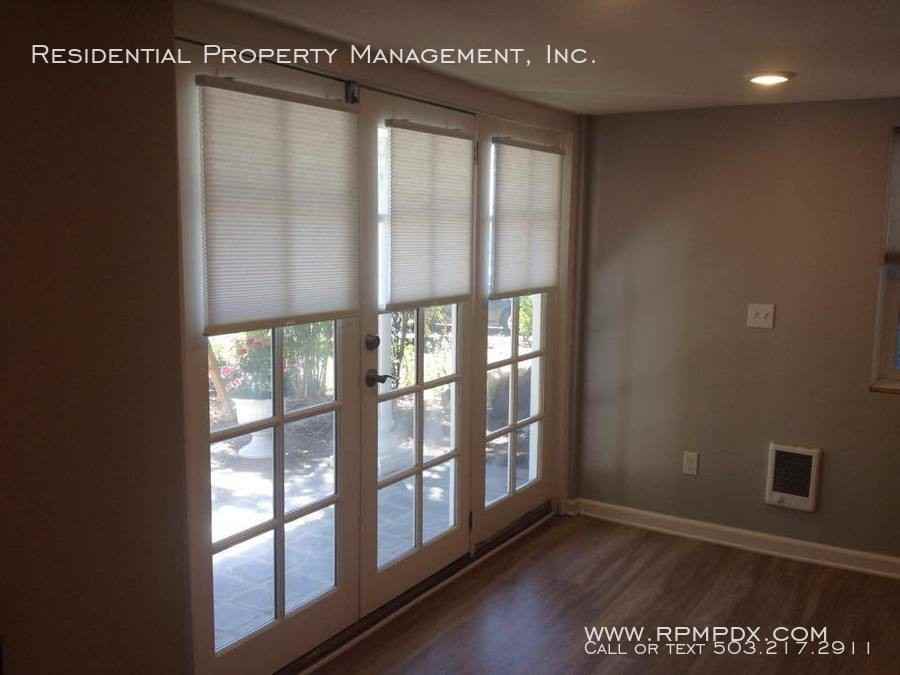 1385 SW Taylors Ferry Rd #B - Photo 3 of 19