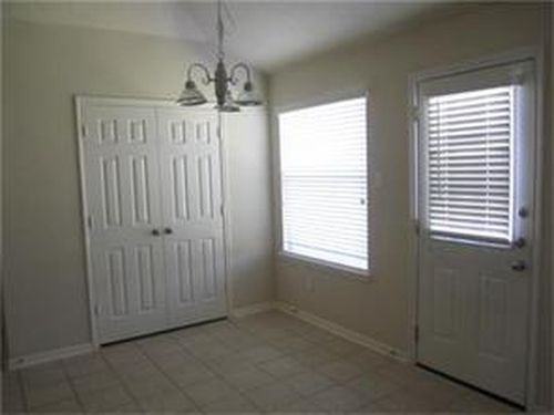 11710 Elizabeth Ct - Photo 3 of 8