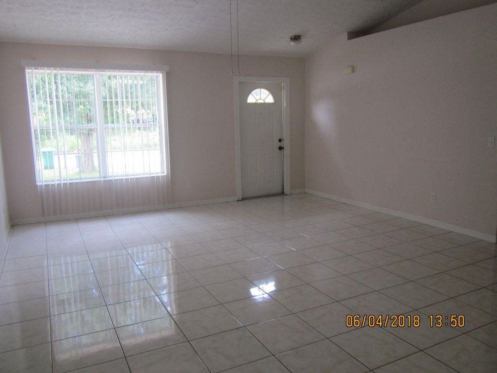 2242 SE Master Ave - Photo 2 of 13