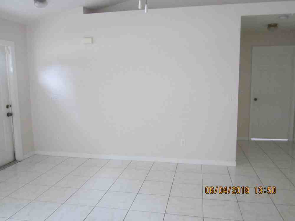 2242 SE Master Ave - Photo 3 of 13
