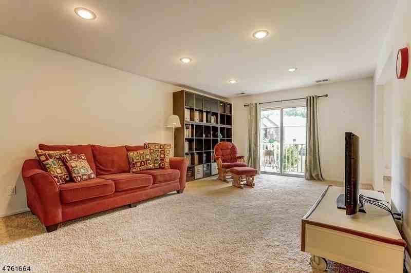 6 Jennifer Dr - Photo 3 of 15