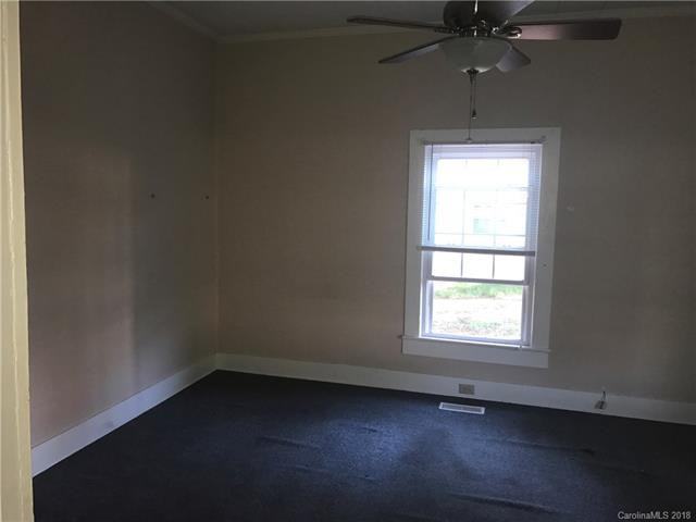 709 S Main St - Photo 3 of 9