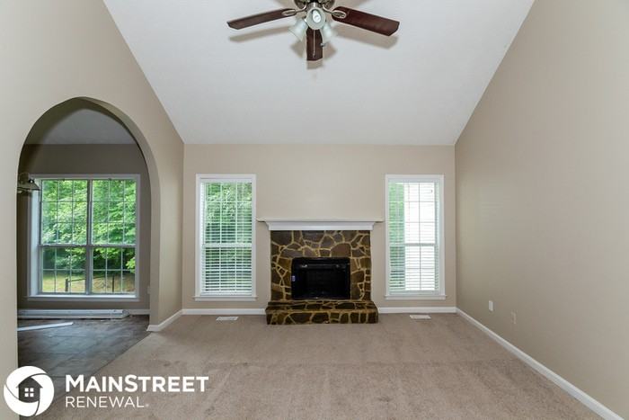 121 Aristocratic Way - Photo 3 of 14