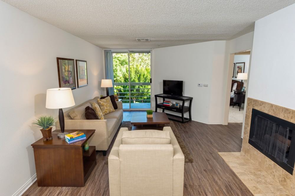 The Ruby Hollywood - Photo 4 of 24