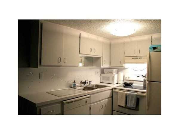 300 OREGON ST - Photo 3 of 9