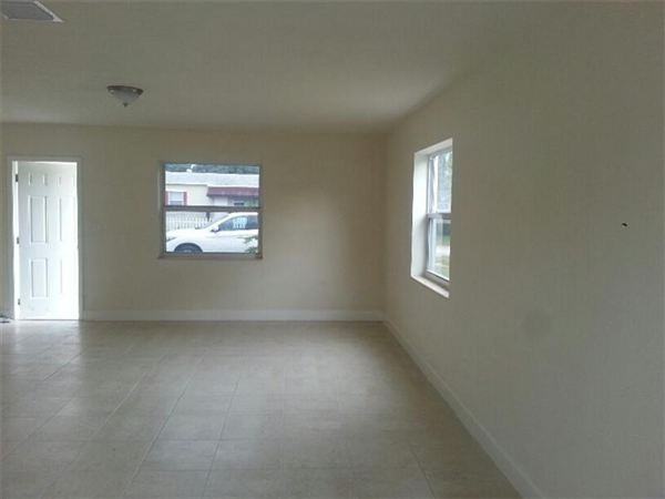 2256 Cody St - Photo 2 of 4