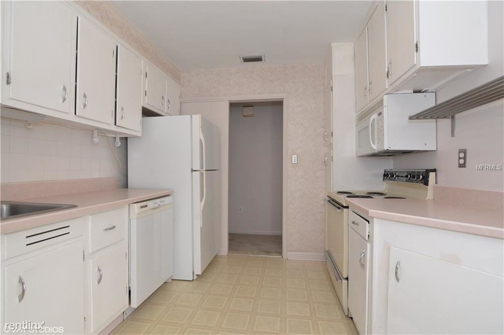 831 Winthrop Pl - Photo 2 of 11