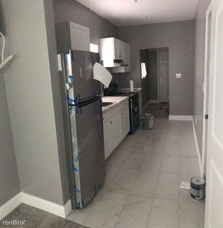 811 Arlington St - Photo 2 of 4