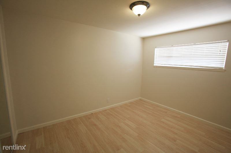 938 Princess Anne Dr - Photo 2 of 11