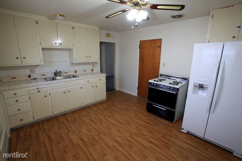 938 Princess Anne Dr - Photo 3 of 11