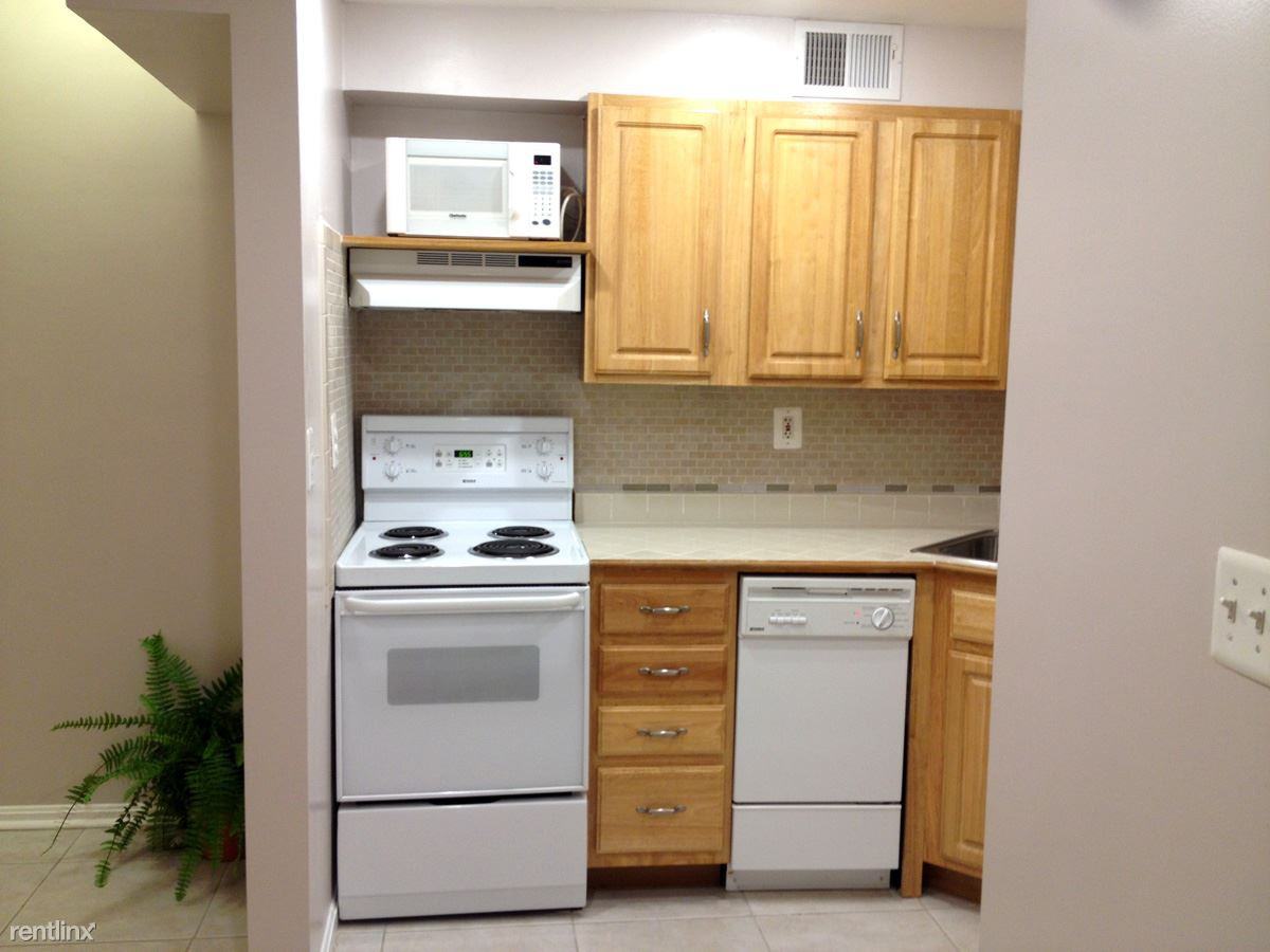 902 I St SE - Photo 2 of 17