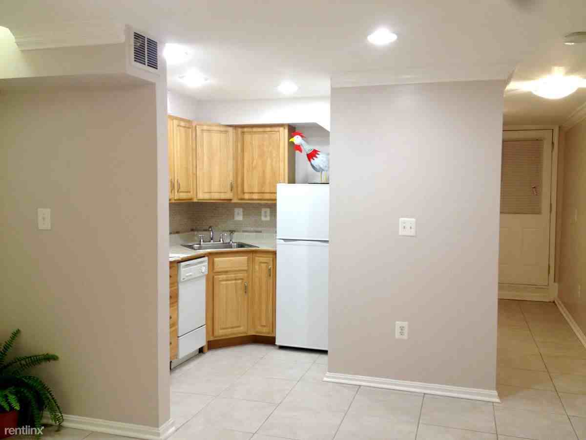 902 I St SE - Photo 3 of 17