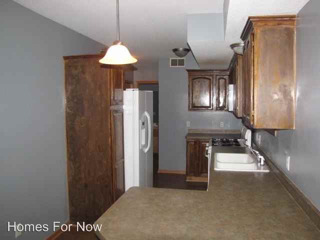 827 Glen Ter - Photo 3 of 9