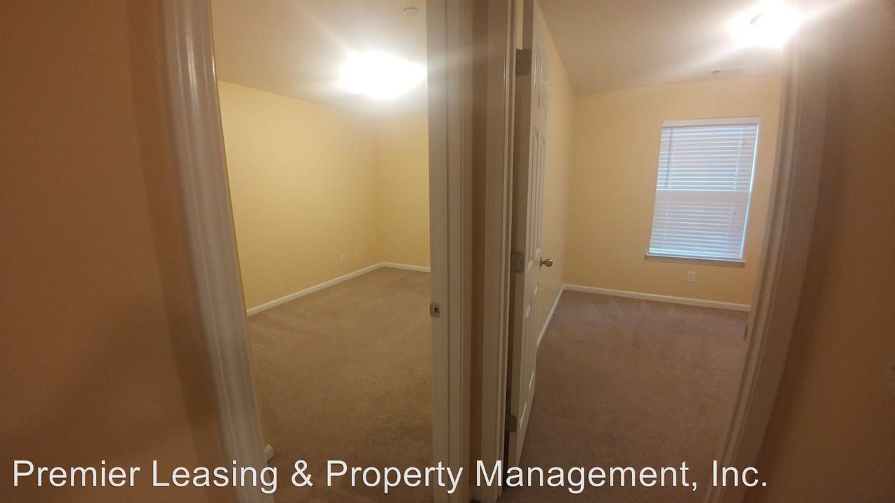 370 Laurel Oak Ln - Photo 2 of 4