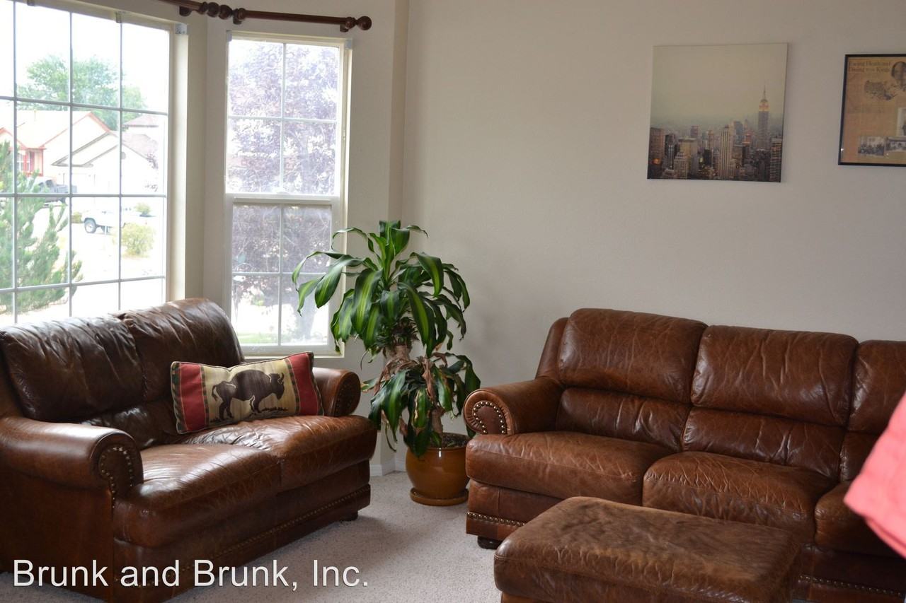 5298 Bradley Cir - Photo 3 of 28