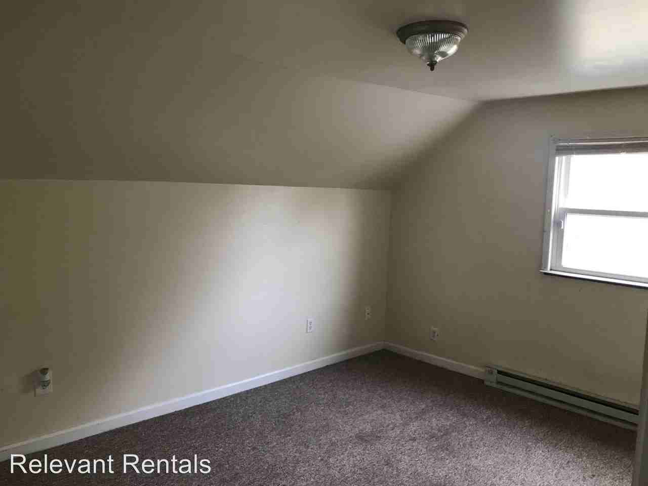 216 W 37th St - Photo 3 of 7